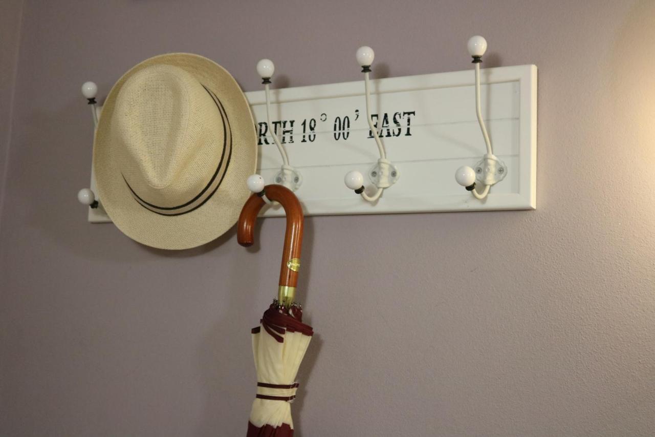 Retro Big Apartment With Two Balconies And Lift カルロヴィ・ヴァリ エクステリア 写真