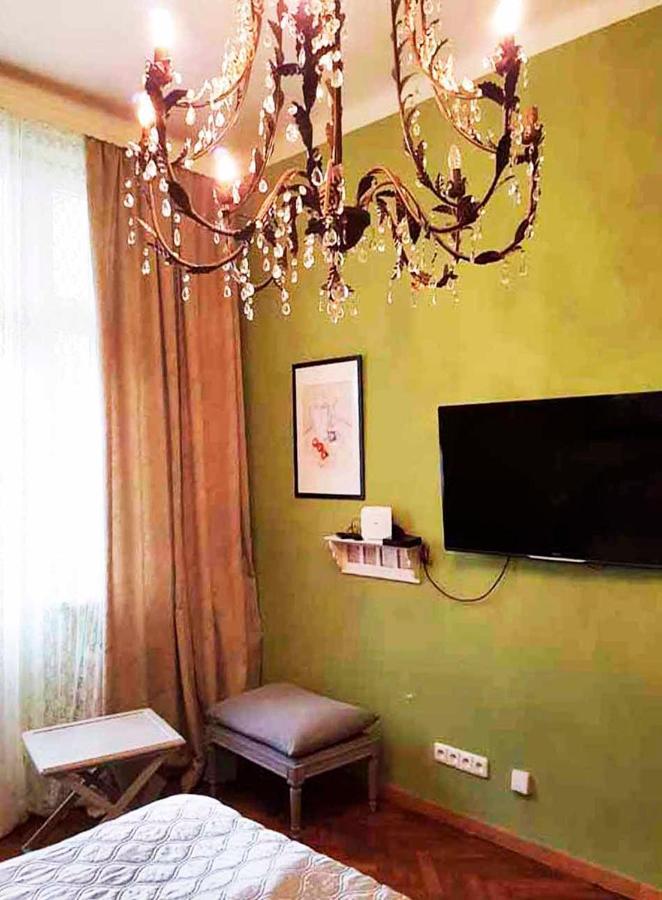Retro Big Apartment With Two Balconies And Lift カルロヴィ・ヴァリ エクステリア 写真