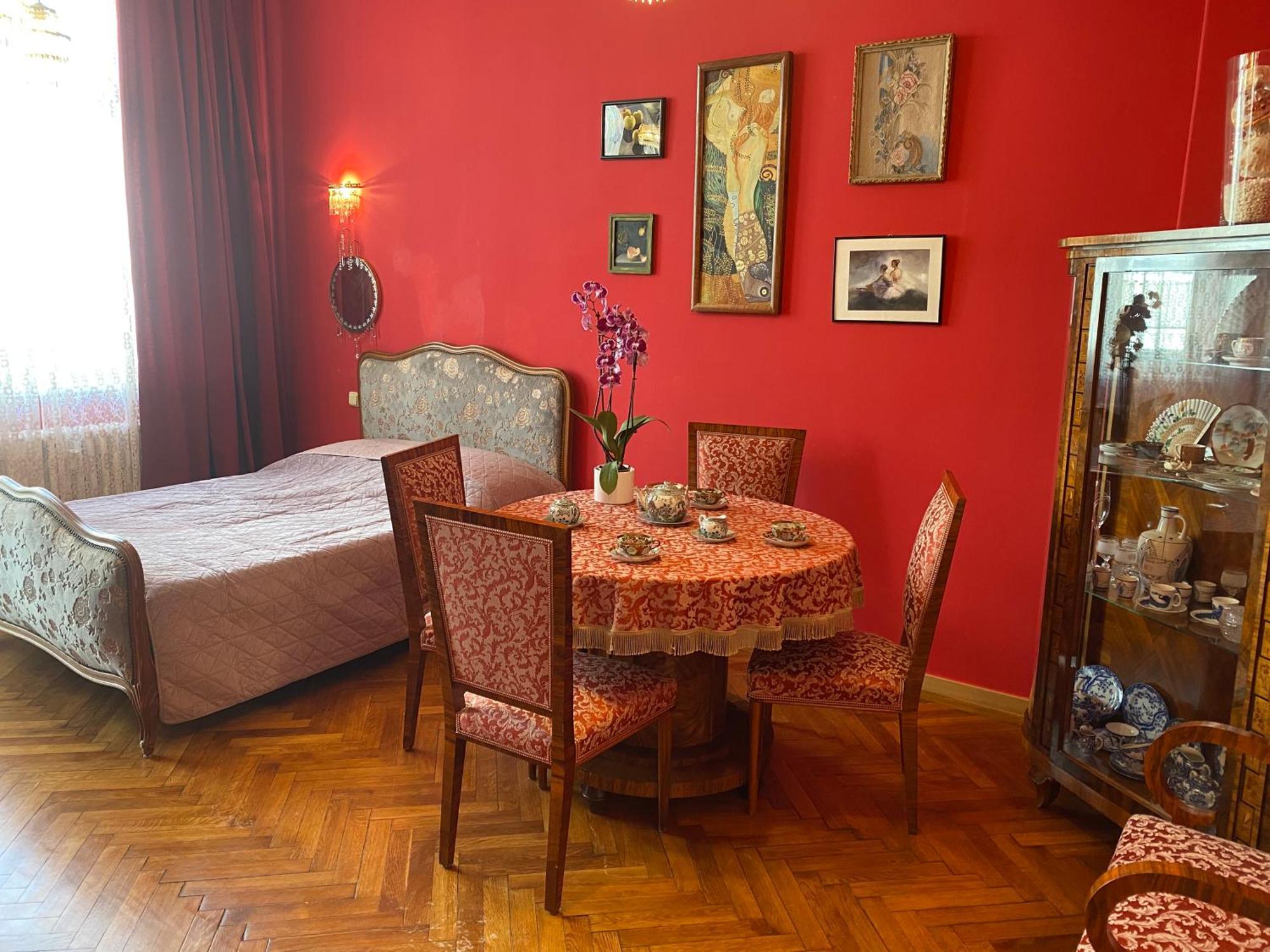 Retro Big Apartment With Two Balconies And Lift カルロヴィ・ヴァリ エクステリア 写真