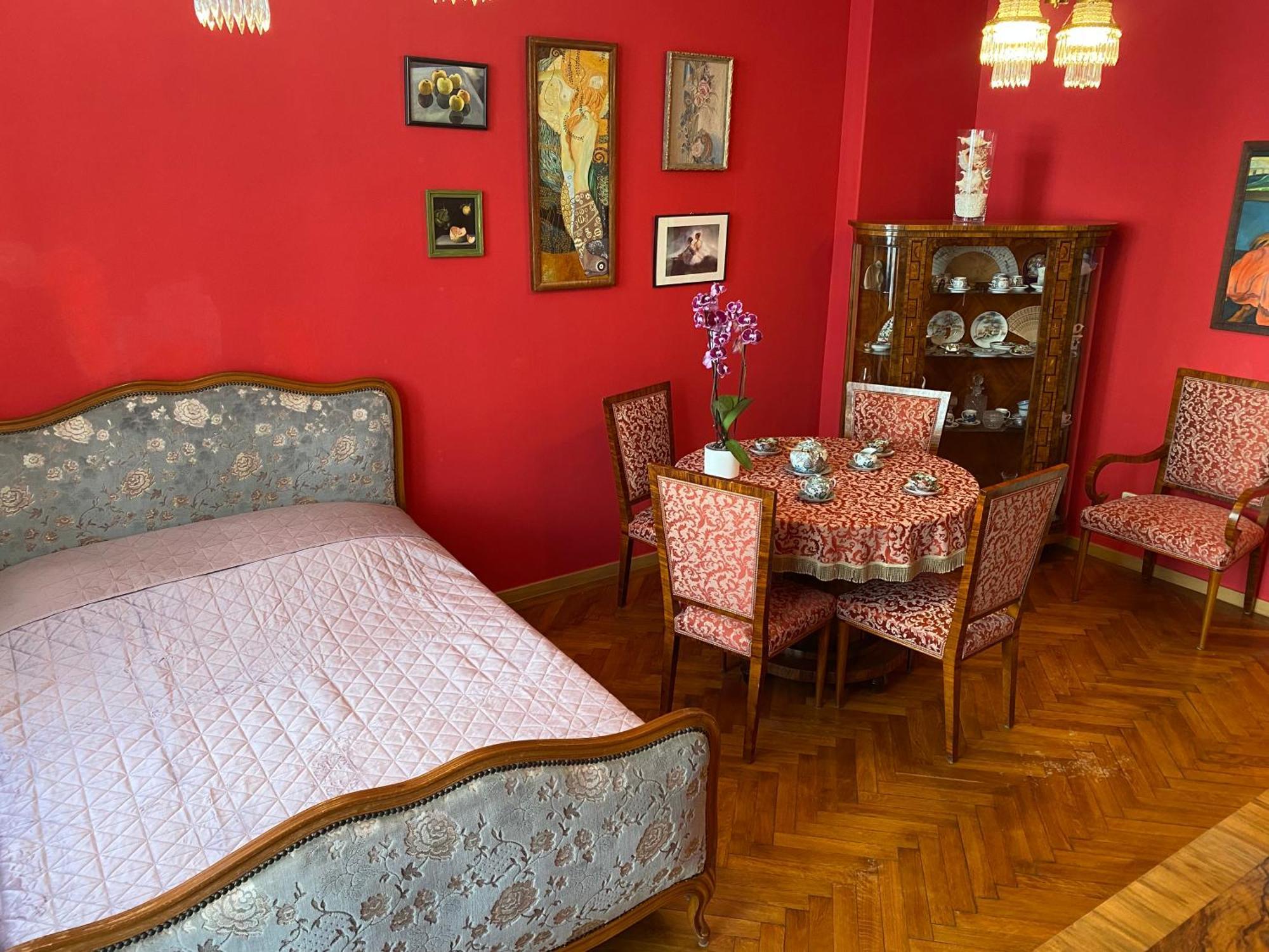 Retro Big Apartment With Two Balconies And Lift カルロヴィ・ヴァリ エクステリア 写真