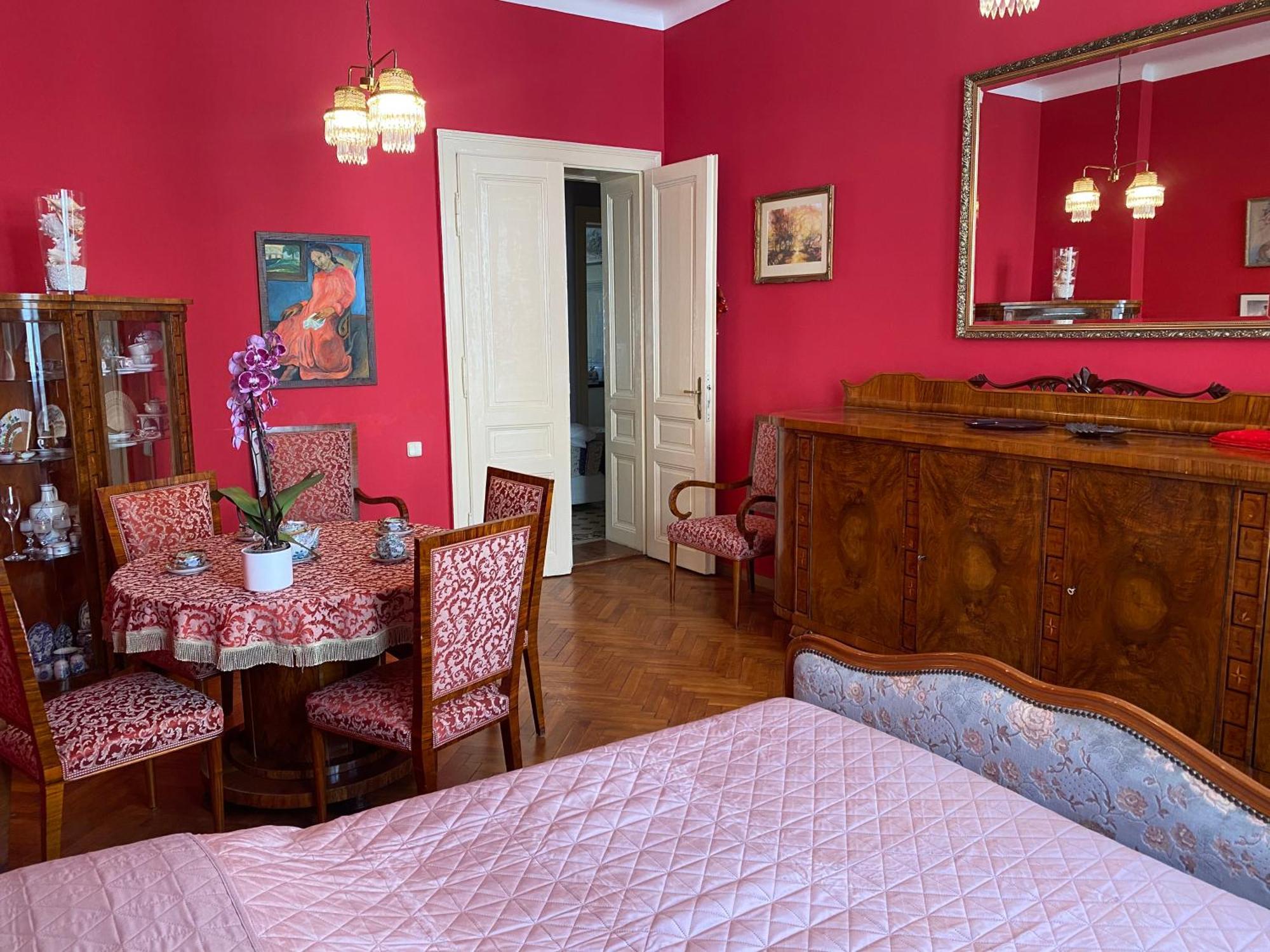 Retro Big Apartment With Two Balconies And Lift カルロヴィ・ヴァリ エクステリア 写真